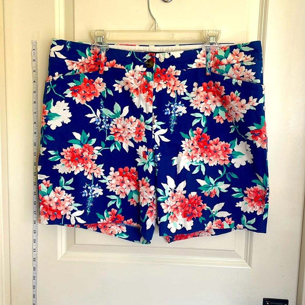 Lands End multi colored mid rise floral shorts